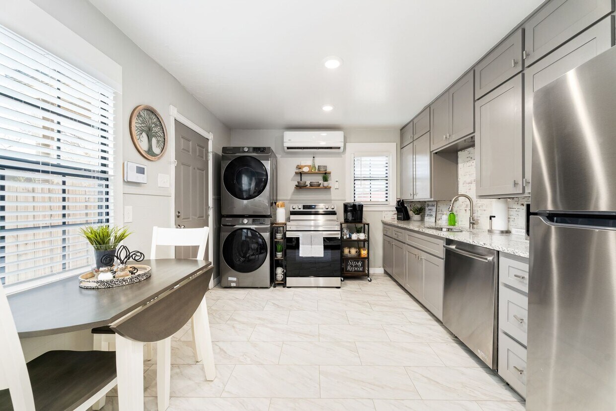 Primary Photo - Beautiful 2 Bedroom 1 Bathroom close to TTU!