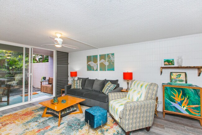 Foto del edificio - GROUND FLOOR FURNISHED 1/1 CONDO, 1 parking Avail 01.28.26