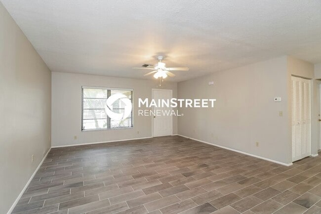 Building Photo - 2 Bedroom Pet-Friendly Home in Venice, FL with Main Street Renewal