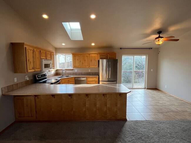 Foto del edificio - Single Level Home Close to Mountain View High School