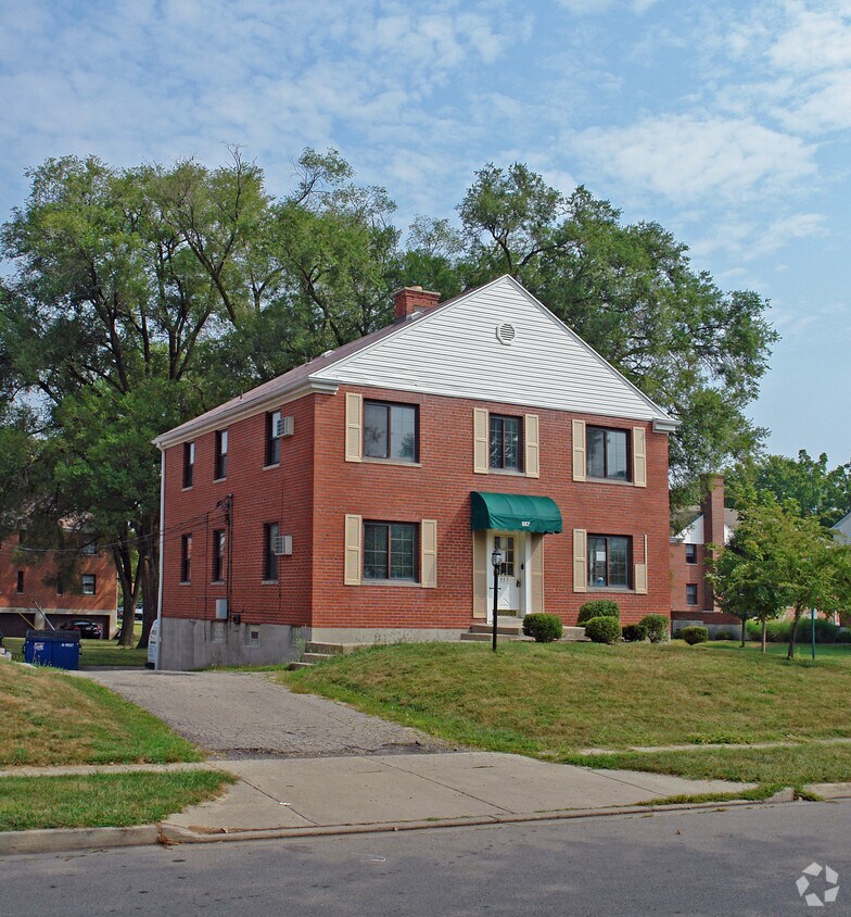 Building Photo - 551-557 Wiltshire Blvd