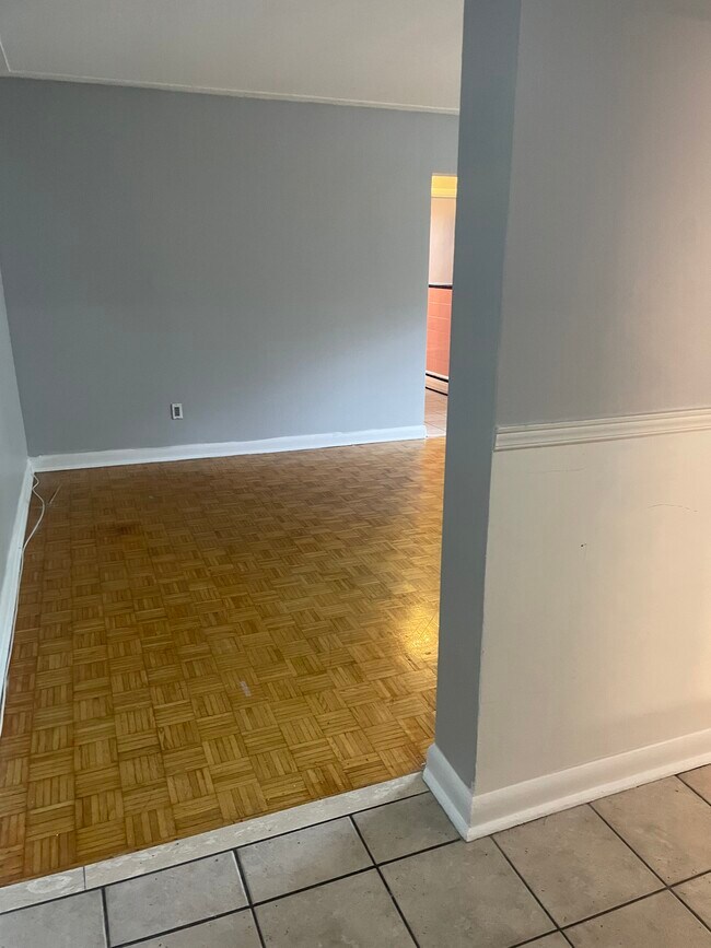 Building Photo - 332 Guelph Line