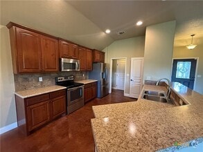 Building Photo - 2011 Sungate Dr