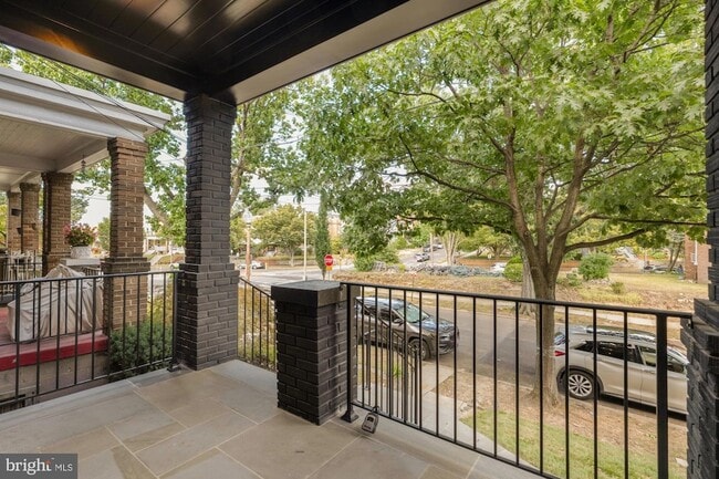 Foto del edificio - 4830 8th St NW