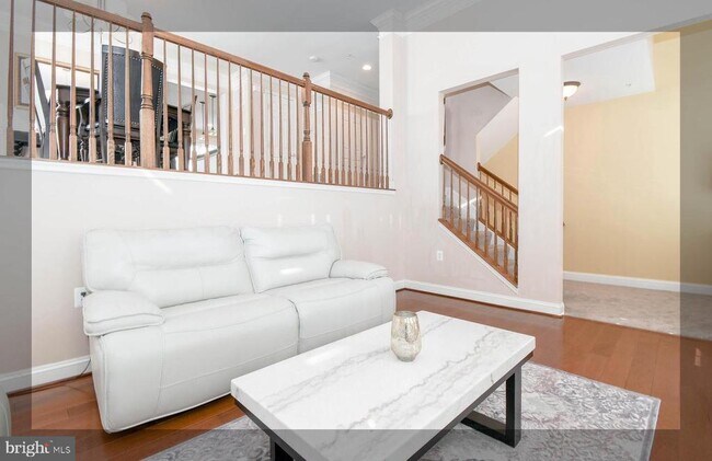 Building Photo - 15260 Rosemont Manor Dr