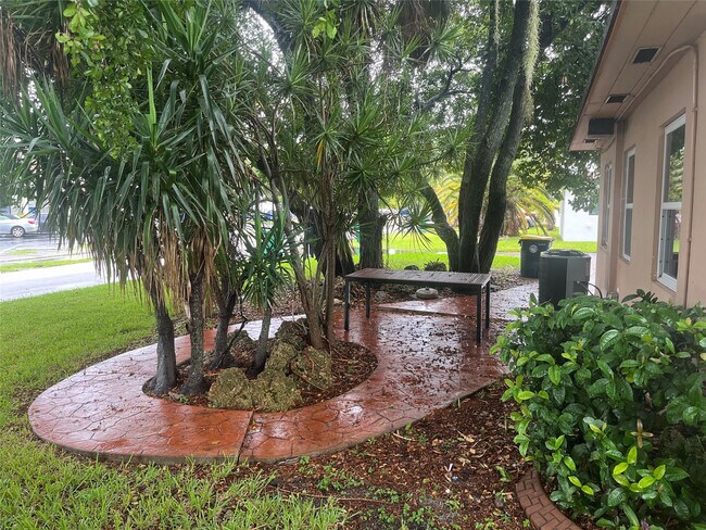 Foto del edificio - 101 Fronton Blvd