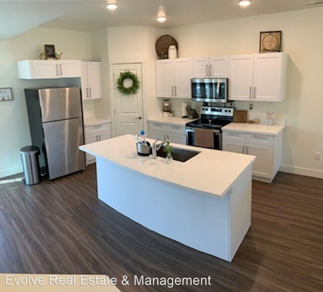 Building Photo - 4 br, 3.5 bath House - 1899 S 1030 W