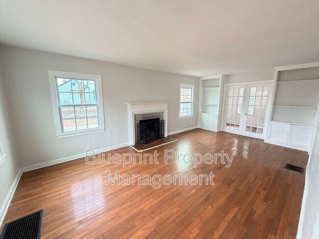 Building Photo - 1701 4th Terrace W