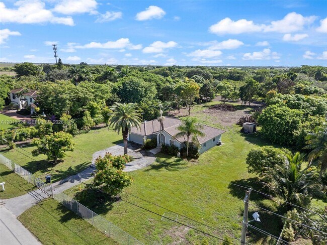 Building Photo - 16035 SW 173rd Ave