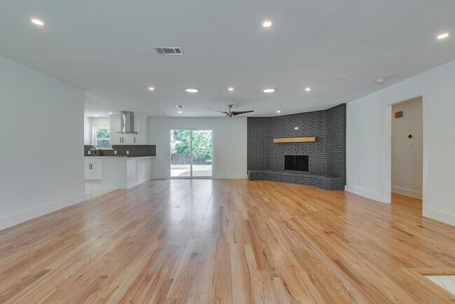 Foto del edificio - 1024 Ridgefield Dr