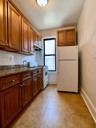 Building Photo - 2621 Cortelyou Rd