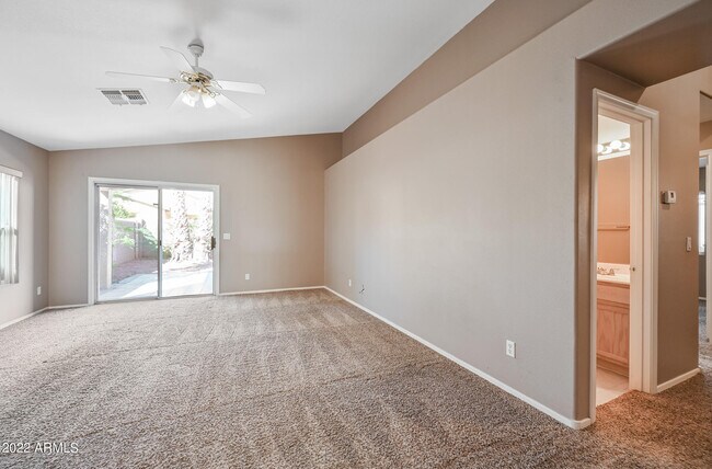 Foto del edificio - 858 E Monterey St