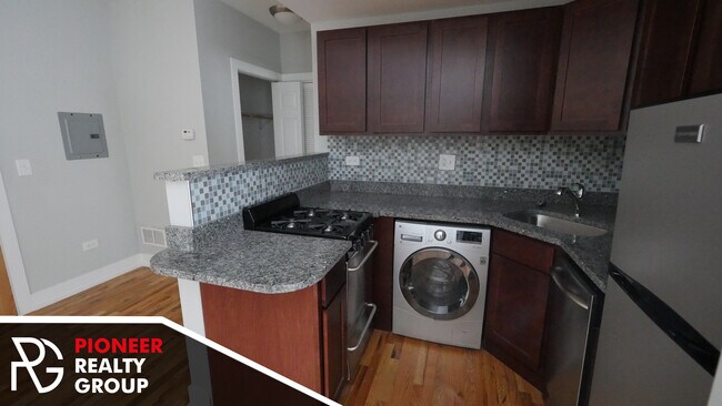 Foto del edificio - 560 W Arlington Pl