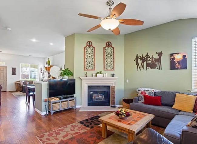 Building Photo - 2085 Pinehurst Ct