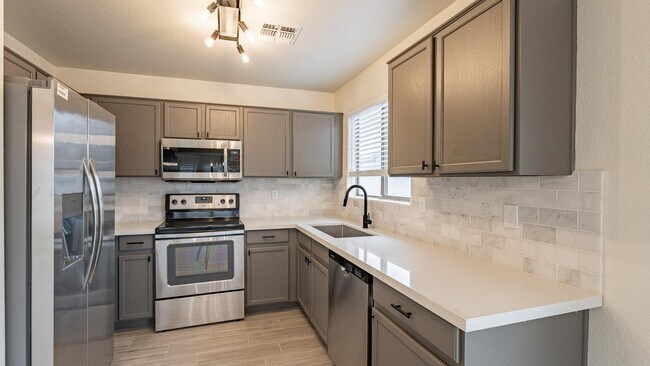 Foto del edificio - 338 N 152nd Dr