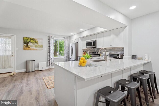 Foto del edificio - 205 Woodside Cir