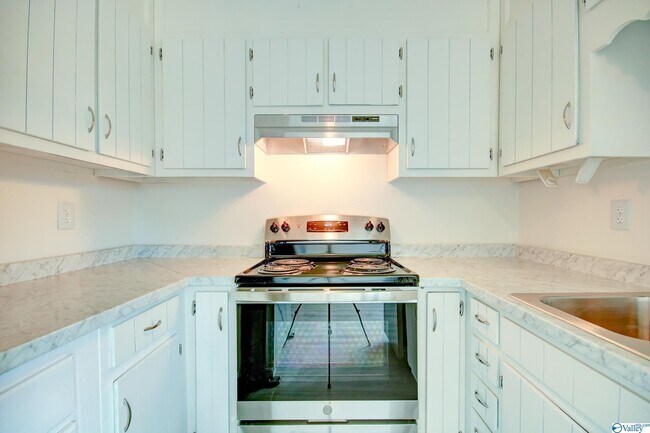 Foto del edificio - 2225 Golf Rd SW