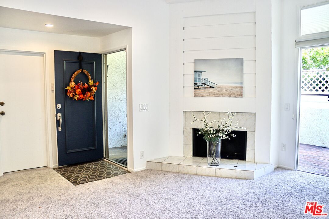 Primary Photo - 17132 Palisades Cir