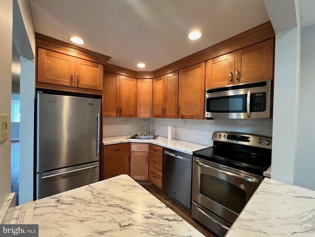 Building Photo - 76 Le Forge Ct