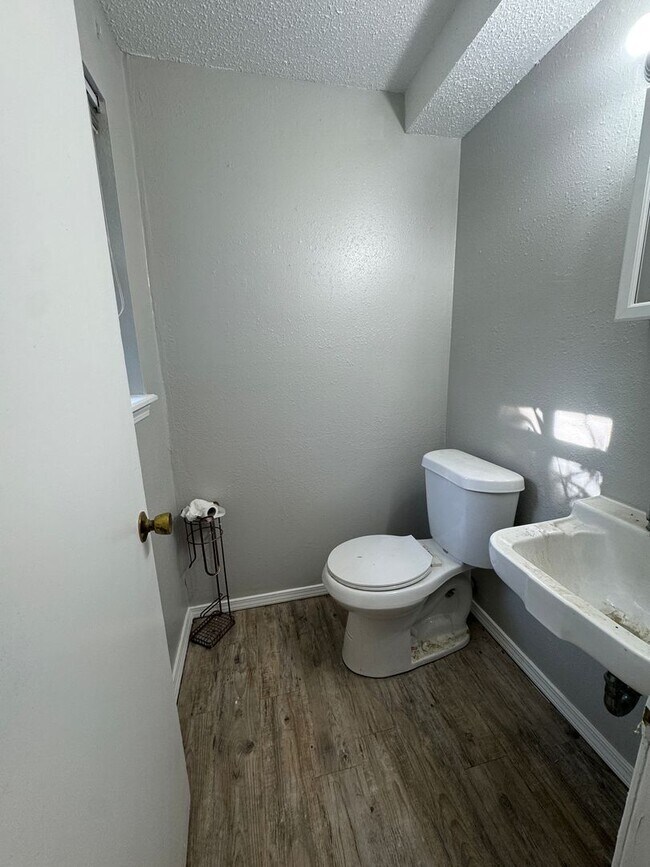 Building Photo - Three Bedroom Midwest City
