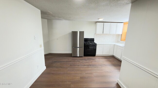 Building Photo - 3132 6th Ave