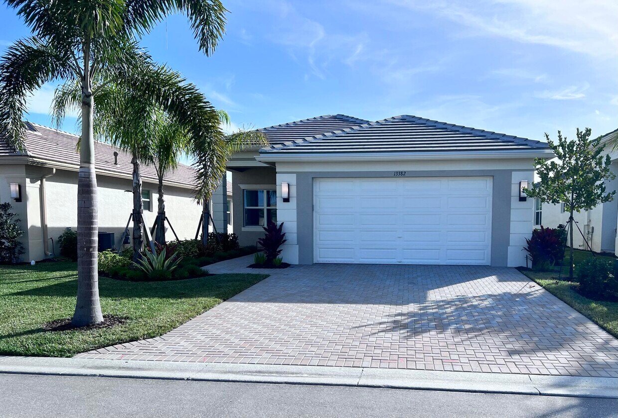 Primary Photo - 13382 SW Ibis Shores Rd