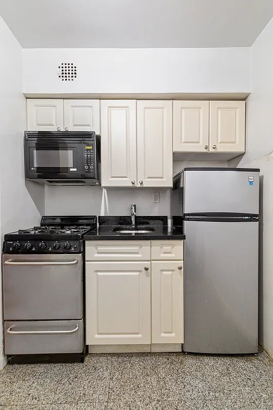 Foto del edificio - 329 W 14th St