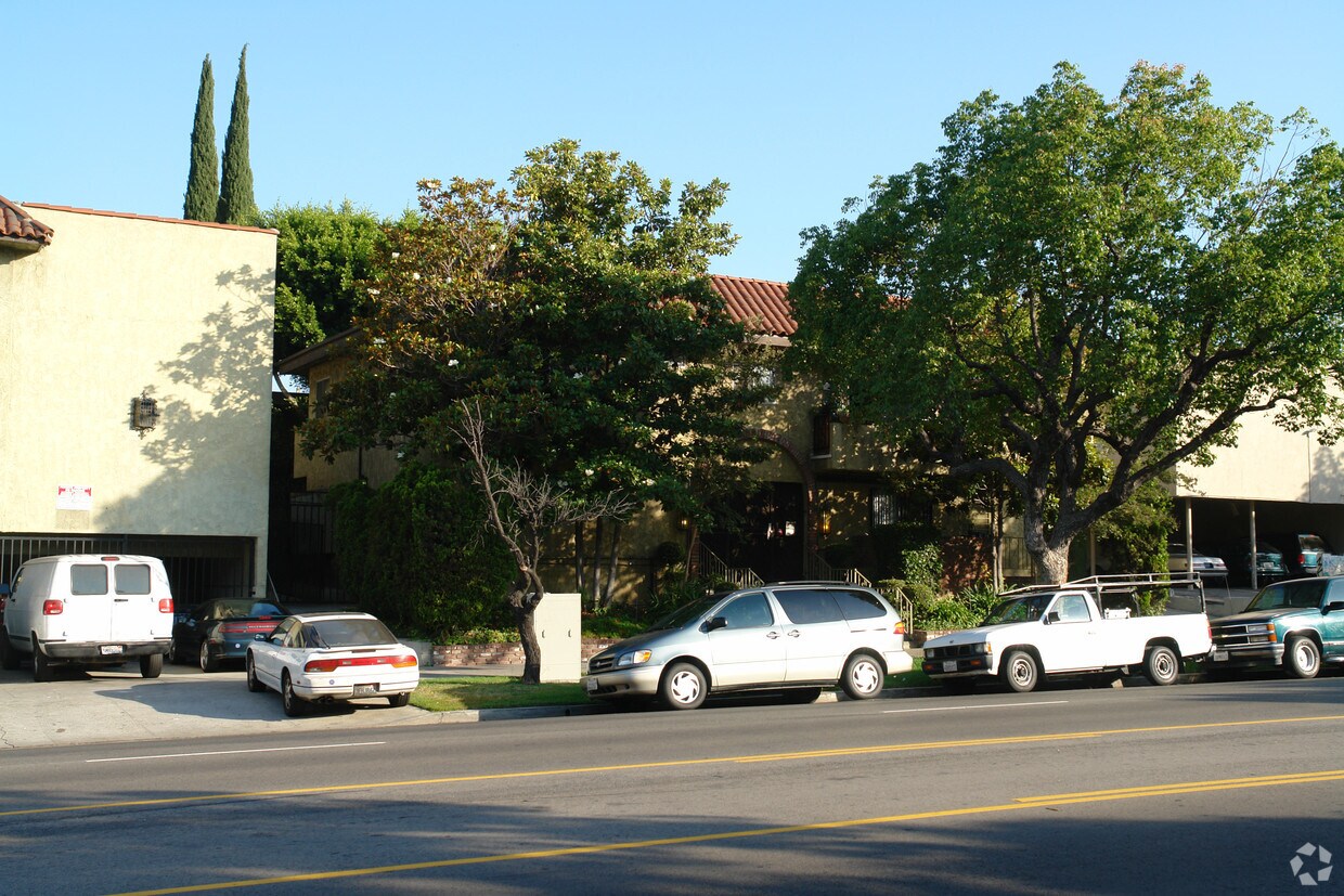 Building Photo - 215 S Rampart Blvd