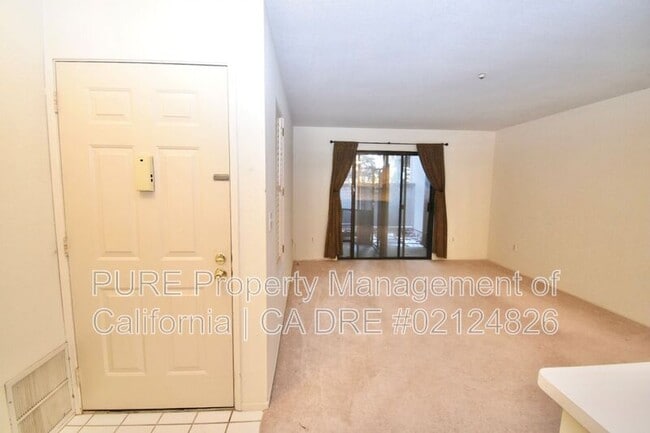 Building Photo - 102 Nicholas Ct