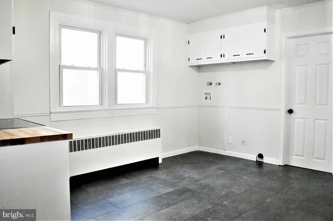 Building Photo - 30 S White Oak St