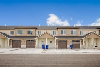 Building Photo - 906 Home Run Ave