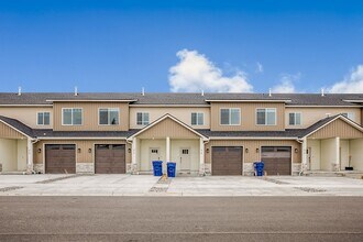 Building Photo - 908 Home Run Ave