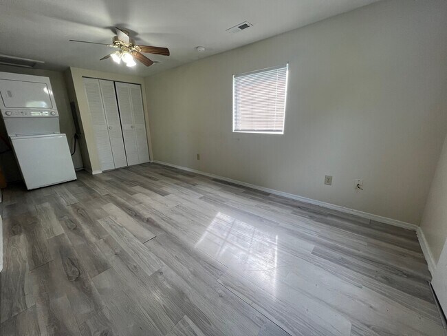 Foto del edificio - 803 Center St