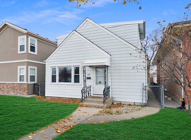 Building Photo - 1743 N 39th Ave