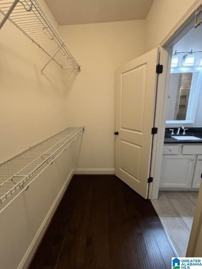 Building Photo - 4215 Lennox Dr