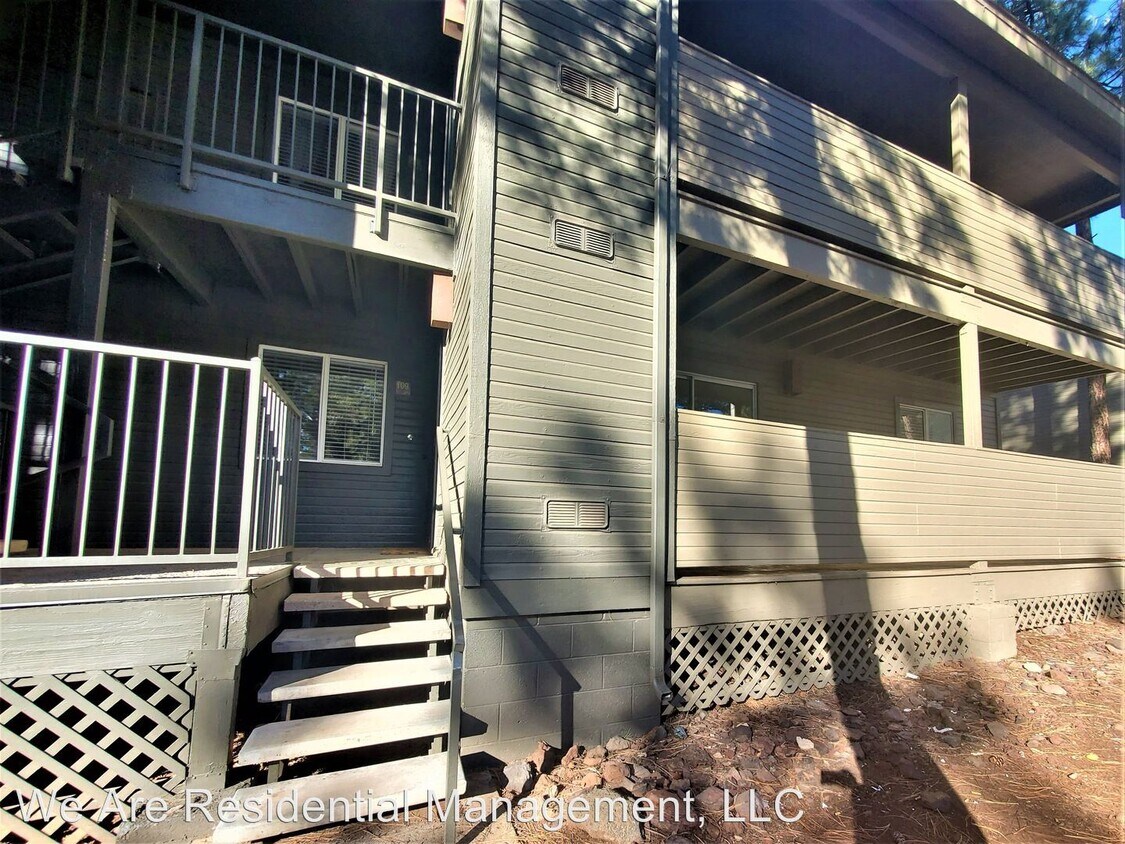 Primary Photo - 1385 W University Ave