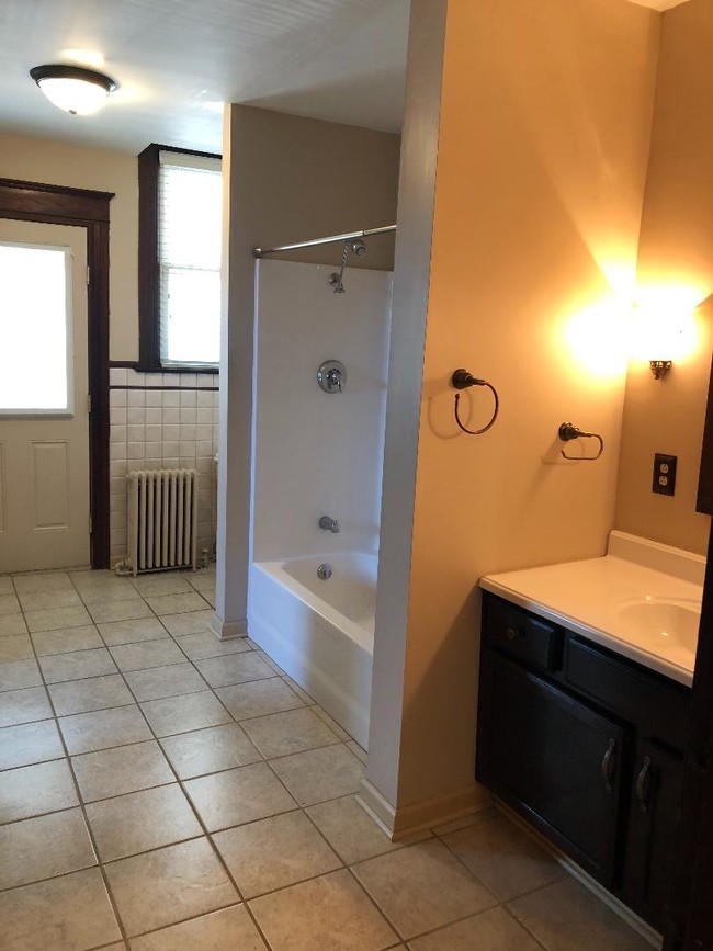 bathroom - 68131 Main St
