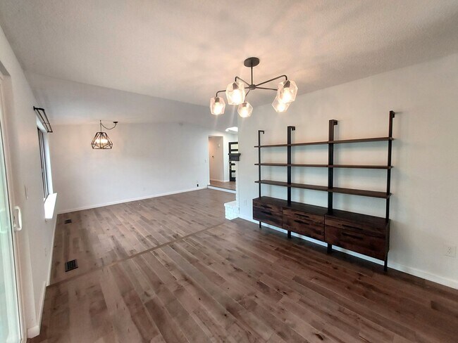 Foto del edificio - Charming and One of a Kind Three Bedroom