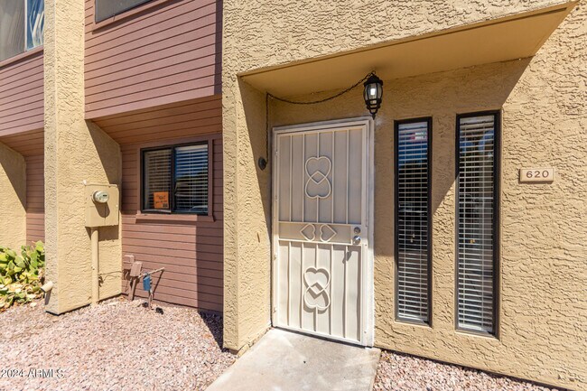 Building Photo - 620 W 14th St