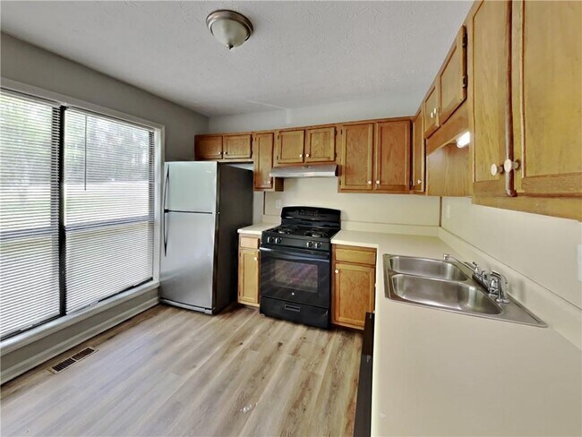 Building Photo - 2664 Bomar Rd