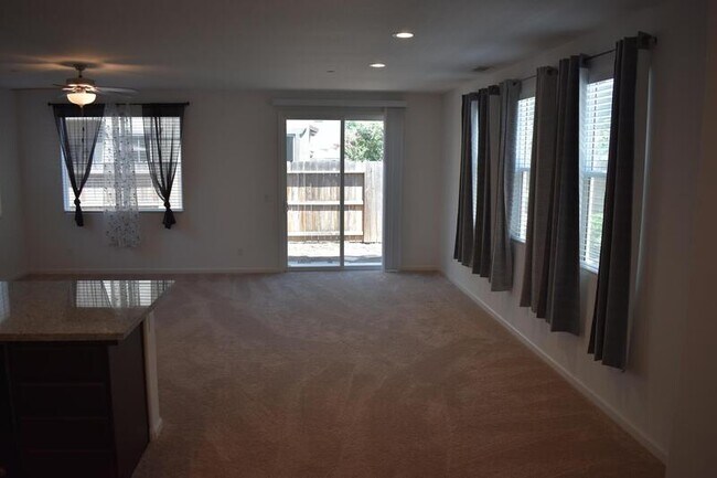 Foto del edificio - 1441 Bianchi Ln