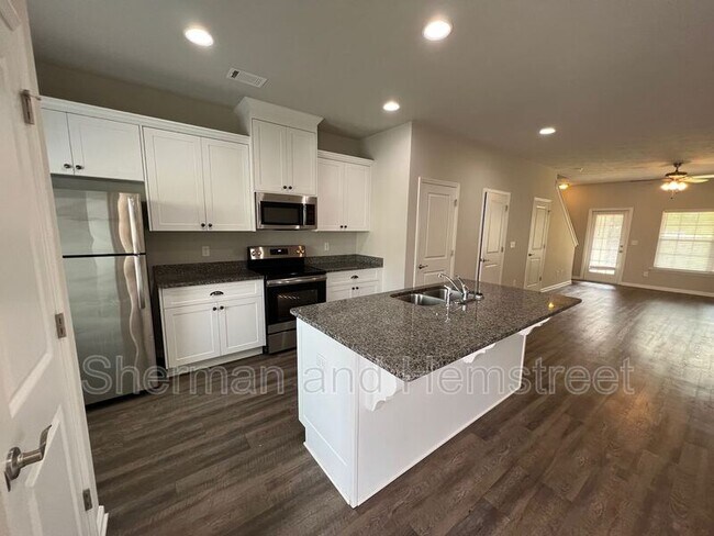 Foto del edificio - 672 Dobhill Ln