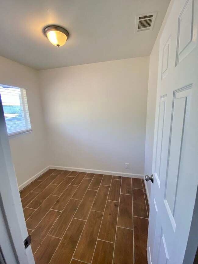 Foto del edificio - 2 Bedroom, 2 Bathroom Duplex - Available Now