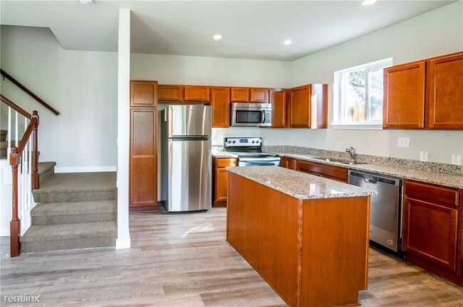 Building Photo - 3 br, 2.5 bath  - 906 Quartz Ct #501
