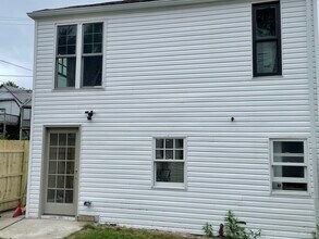 Building Photo - 8422 S Buffalo Ave