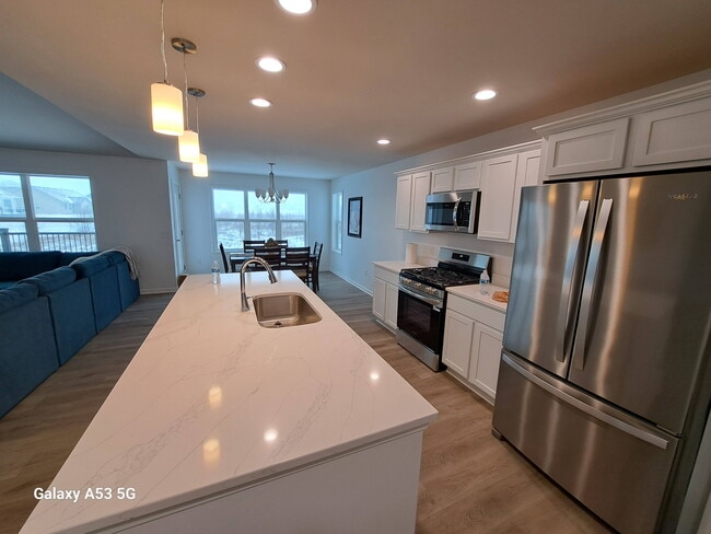 Building Photo - 12407 Lakeview Dr