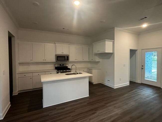 Foto del edificio - ****JUST REDUCED!!PLUS 1ST MONTHS RENT IS ...