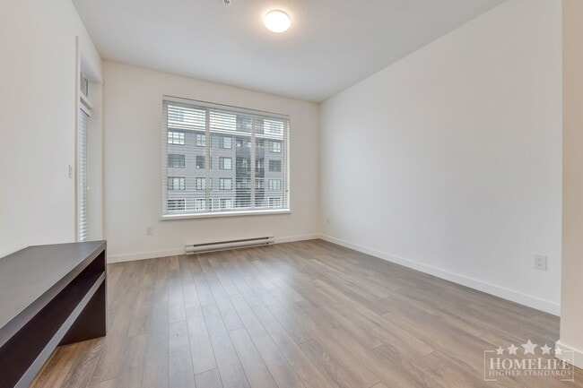 Photo du bâtiment - Modern 1 Bedroom Condo with Den at Fleetwood Village Two — Well-Kept Building with Excellent Amen...