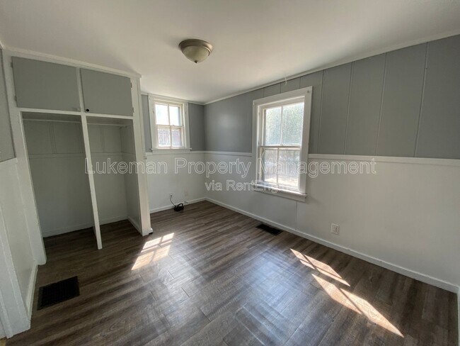 Foto del edificio - 827 W Cedar St