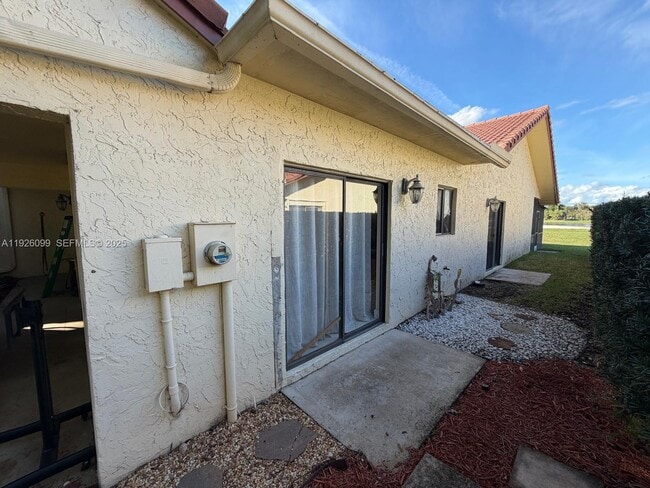 Foto del edificio - 16233 Laurel Dr